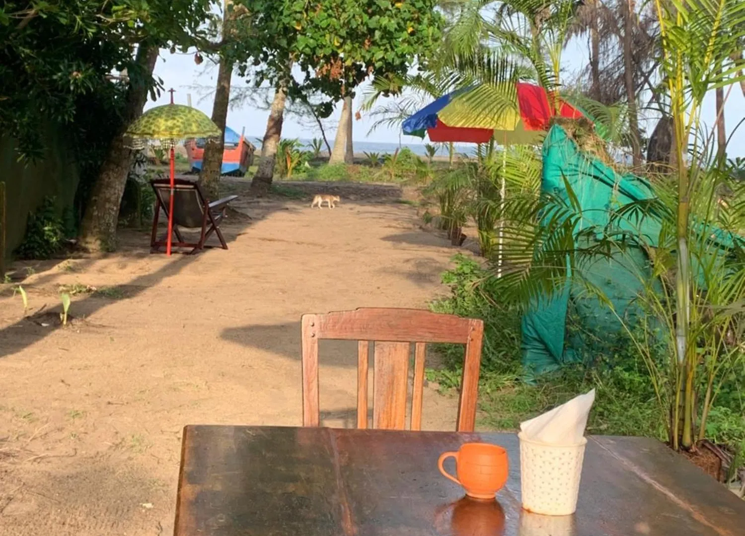 Shoreline Marari Beach Villa At Golden Beach Mararikulam Alappuzha Couette-café